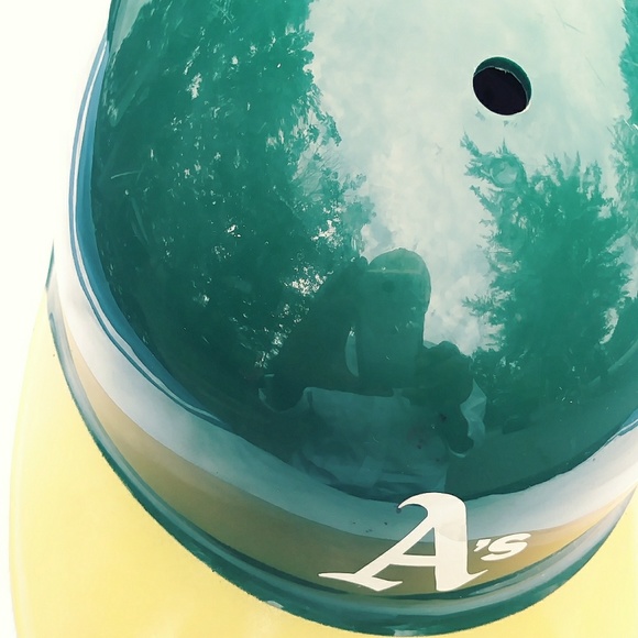 Oakland A's SZ kids m e d / large $22 + free gift - Picture 2 of 6